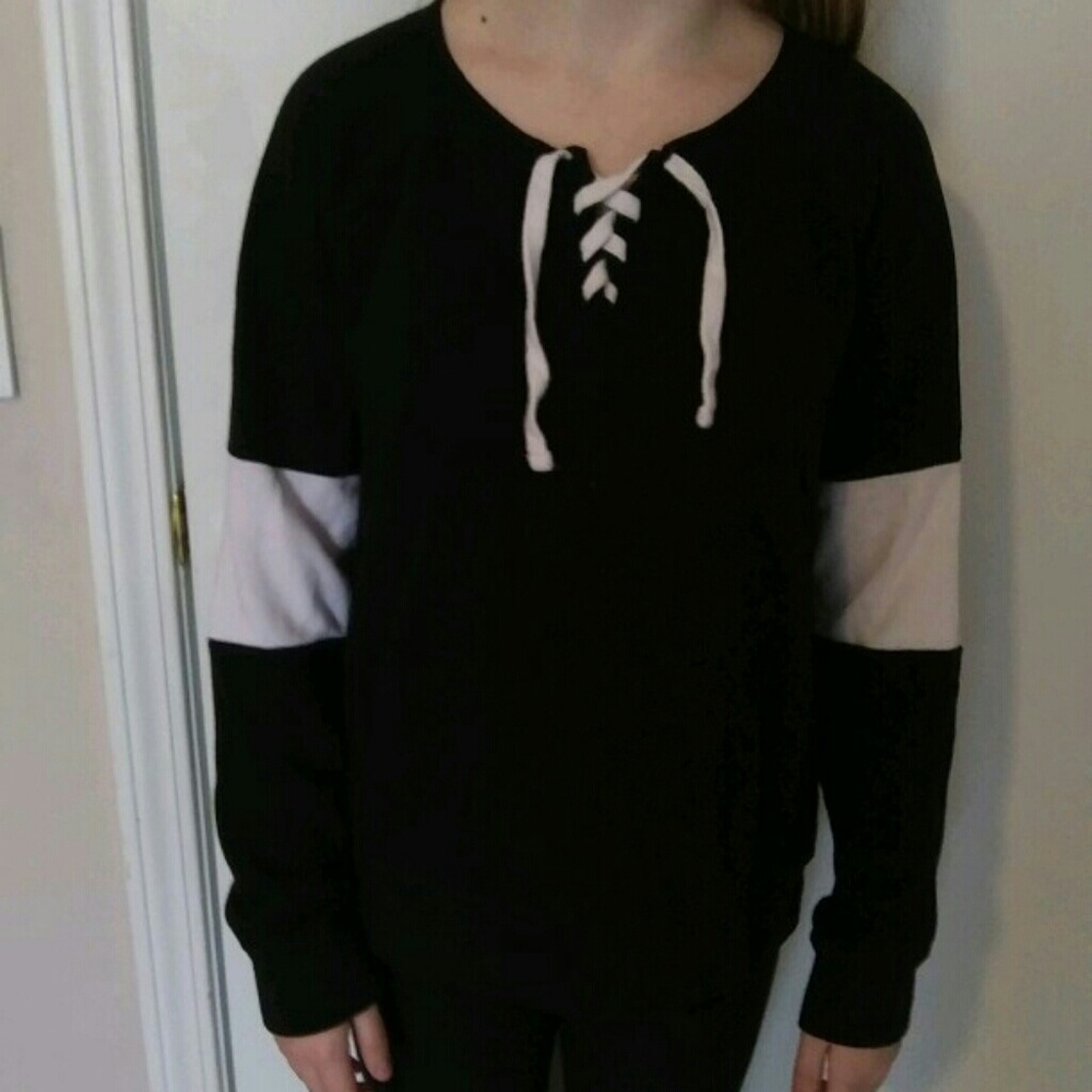 Black and white pullover